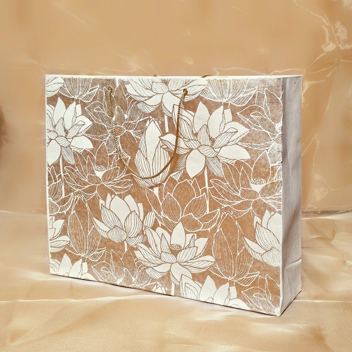 White Lotus Paper Bag (Set of 3)